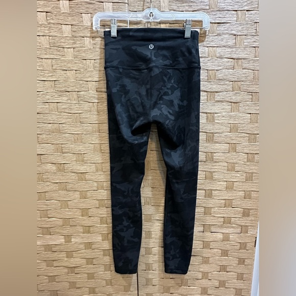 Lululemon Wunder Train HR Tight 25” Everlux LW5CQNS H3DC Black Camo Size 4 EUC - Picture 3 of 4